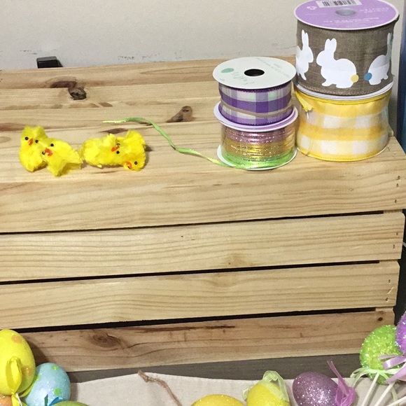 Assorted Easter Decorations - Picture 3 of 8